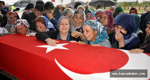 Şehidin eşi: kocamın kanı döküldü, hadi barışın artık