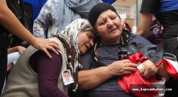 Şehit Annesi: Beni buraya gömün, oğlum üşür