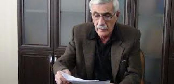 Sen Kimsin!