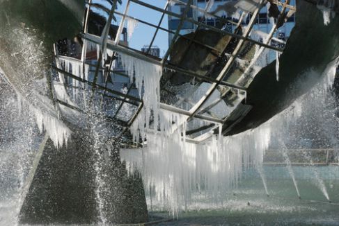 Son 51 yılın en sert kışını yaşayan İzmir buz kesti