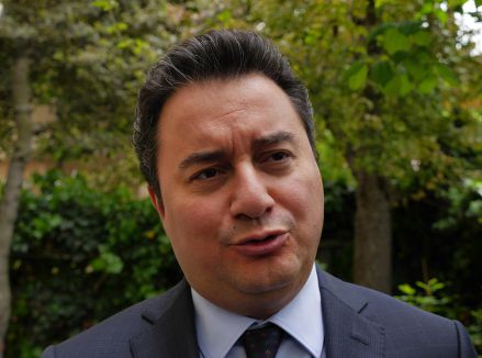 Sorunun üzerini örtmüş...
