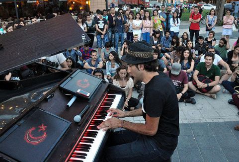 Taksim piyanistinden Soma konseri