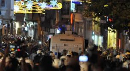 Taksim'de Polis Müdahalesi Devam Ediyor...