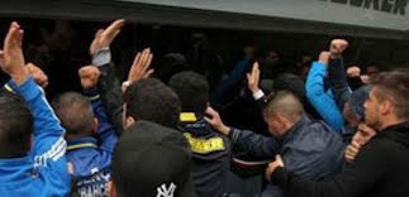 Taraftar İstifa İstemiyor