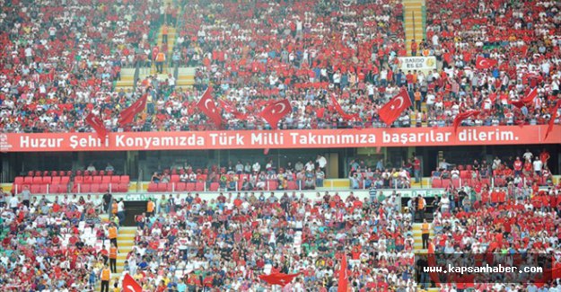 Taraftarlar Türkiye-İzlanda maçı izdiham yarattı