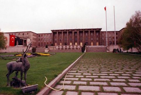 TBMM 23 Nisan'a hazırlanıyor...