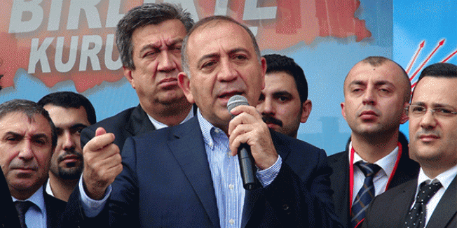 Tekin: Cumhurbaşkanı, AKP'liler ve gazetecileri AYM'ni tehdit ediyor