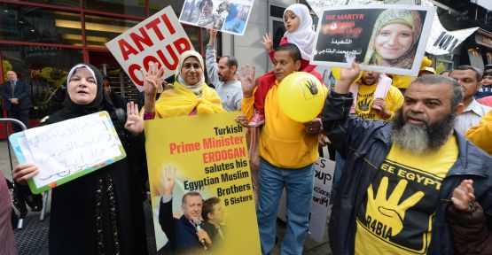 Times Meydanı'nda darbe protestosu...