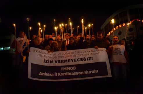 TMMOB üyelerinden meşaleli yürüyüş