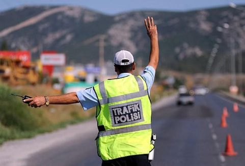 Trafikte mini yaka kemerası dönemi