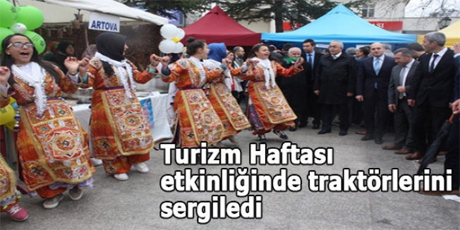 Turizm Haftası etkinliğinde traktörlerini sergiledi