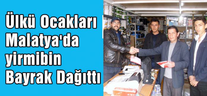 Ülkü Ocakları Malatya'da Bayrak Dağıttı