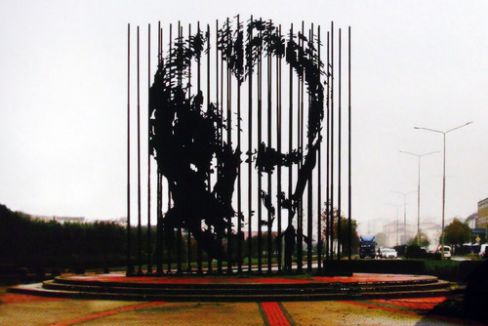 Ümraniye'de Atatürk anıtı gerginliği