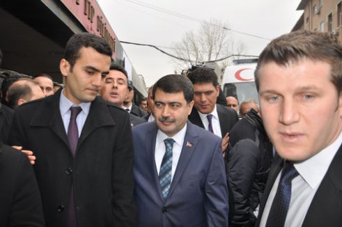 Vali Şahin, Yaşar Kemal’i ziyaret etti