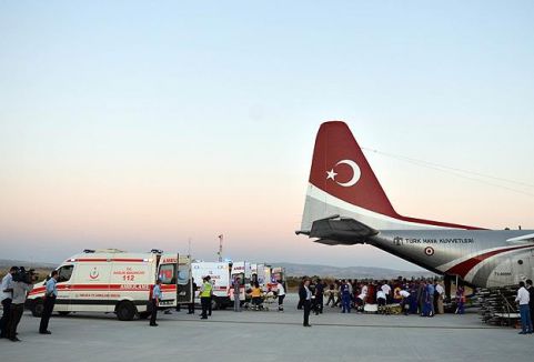 Yaralı Filistinliler getiriliyor...