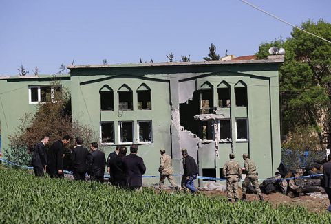 Yayladağı'na top ve roket mermisi düştü...
