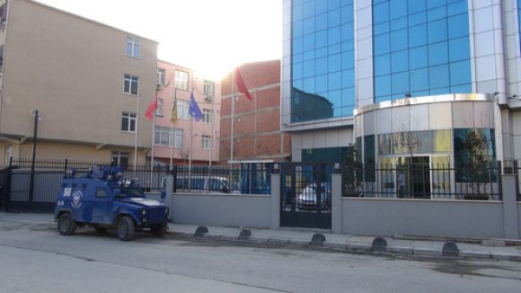 Yeni Akit gazetesi önünde polisin önlemi devam ediyor