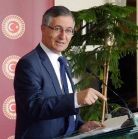 Yeniçeri'nin Basın Toplantısındaki İlgi Toplayan Yazı