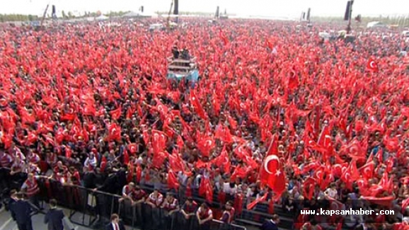 Yenikapı miting alanı kırmızı beyaza büründü