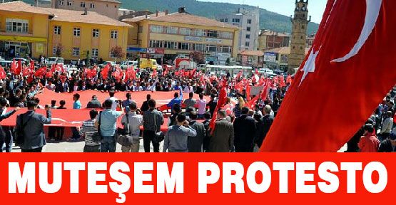 Yozğat'ta Muhteşem Türk Bayraklı Protesto Yürüyüşü