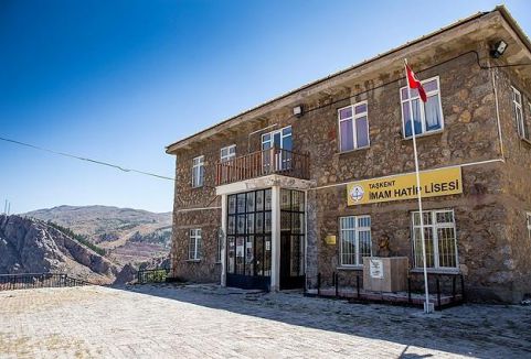 Yüzlerce gencin okumasına vesile oldu