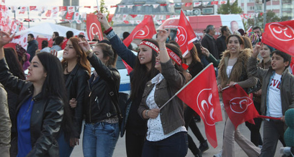Ülkü Ocakları'ndan Gençlik Yürüyüşü