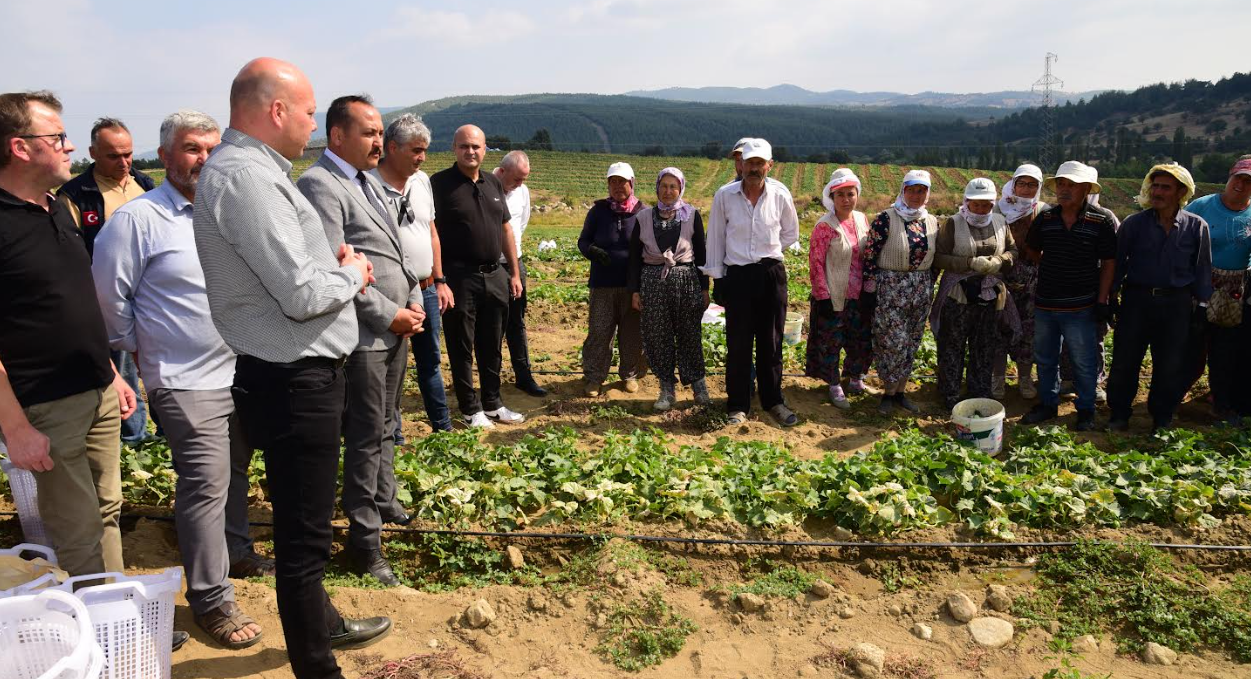 Manisa Belediyesi, Tarım İşçilerine Koruyucu Ekipman Sağlıyor
