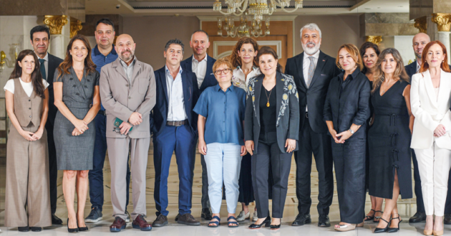 Gresi Sanje, Aslıhan Özenç, Ecmel Ayral, Aydın Erdem, Sondan Durukanoğlu Feyiz, Hülya Gedik, Handan Bayındır, Funda Baykal, Ayça Ebru Giritligil, Ege Yazgan, Çağrı Bağcıoğlu, Kurtuluş Gültekin,Didem Duru, Nafiz Arıca, Ayşe Burçak Güven, Ufu