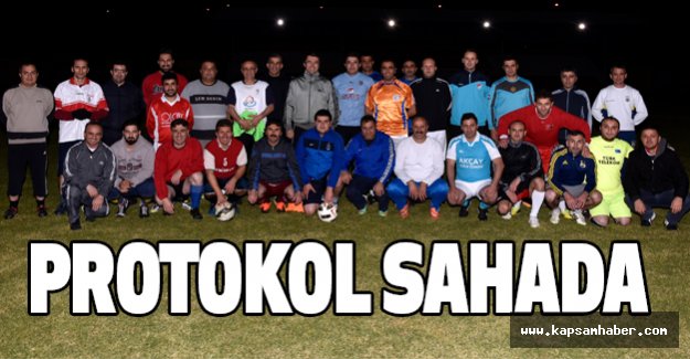 Vali ve Protokol Üyeleri 90 Dakika Top Koşturdu