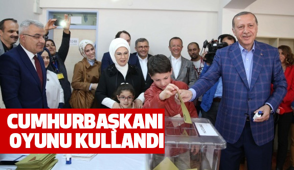 Cumhurbaşkanı oyunu eşi ve torunu ile birlikte kullandı