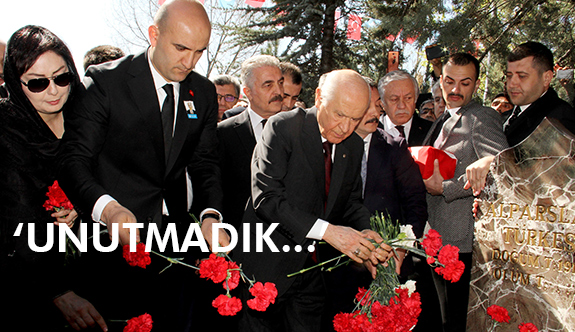 Bahceli Turkes In Vefatinin 21 Yili Nedeniyle Bestepe De Anit Mezarda
