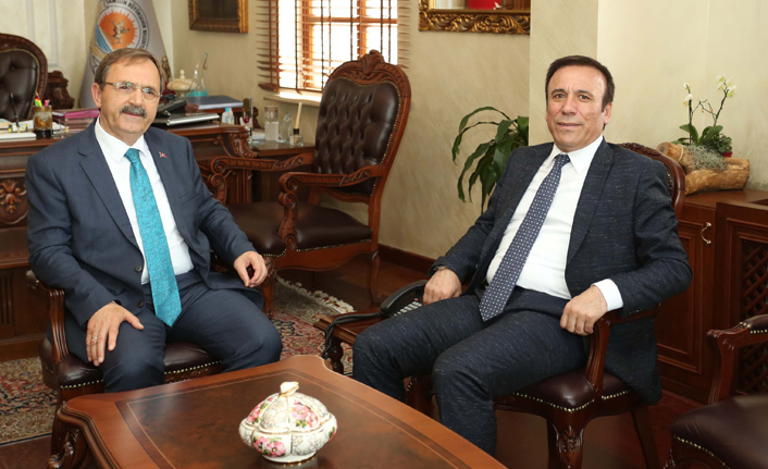 Osman Genç'ten Zihni Şahin'e hayırlı olsun ziyareti