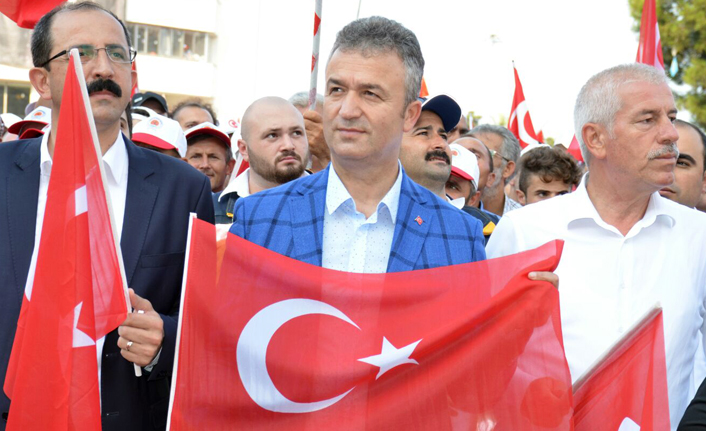 O KARANLIK GECEYİ AYDINLATAN BU AZİZ MİLLET TARİH YAZDI