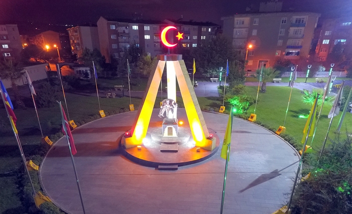 Tekkeköy'de Şehitlik Anıtı Binlerce Kişi Tarafından Ziyaret Ediliyor