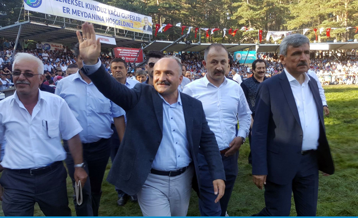 MHP'li Erhan Usta, Bayram Mesaisine Devam Ediyor