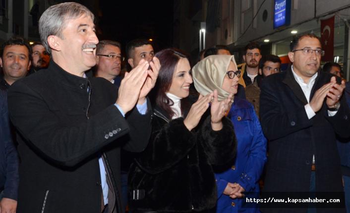 Cumhur İttifakı Adayı Turgay Şirin, Konak Önü’nde Müjdeli Haberleri Verdi
