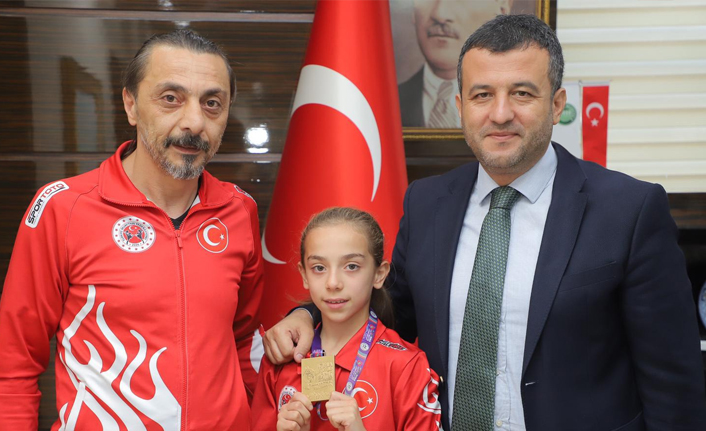 Çarşamba Belediye Başkanı Halit Doğan'a Dünya Şampiyonundan Ziyaret