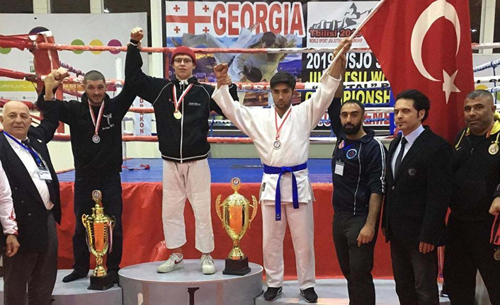 Dünya Üçüncüsü Genç Sporcu, Başkan Tosun’u Ziyaret Etti