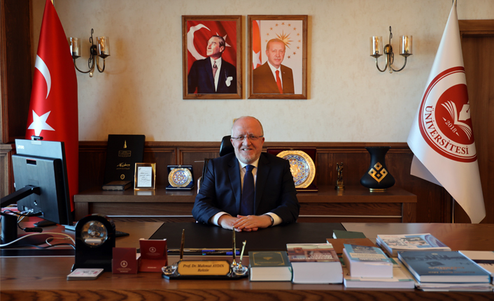Rektör Aydın: Mehmet Akif Ersoy milletimiz için bir moral ve cesaret kaynağı olmuştur