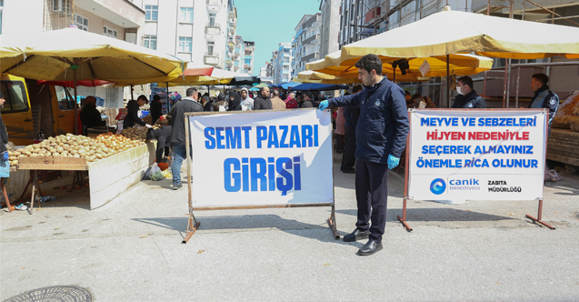 Canik'te Pazar Yerleri Antibakteriyel Sabunlu Su İle Yıkanıyor