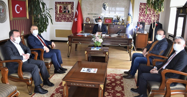 Savaş Gayretli, Yakakent Belediye Başkanı Hüseyin Kıyma’yı ziyaret etti