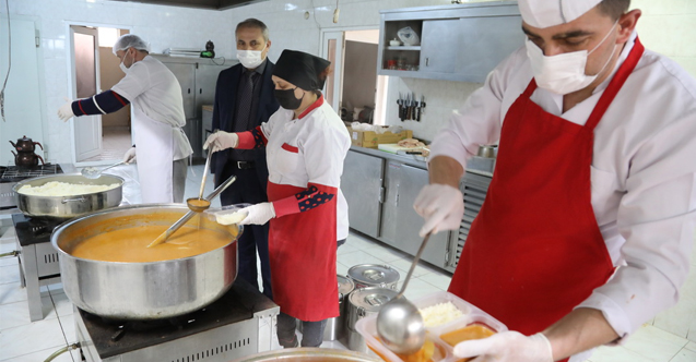 İlkadım Aşevi Her Gün 300 Alileye Yemek Desteği Veriyor