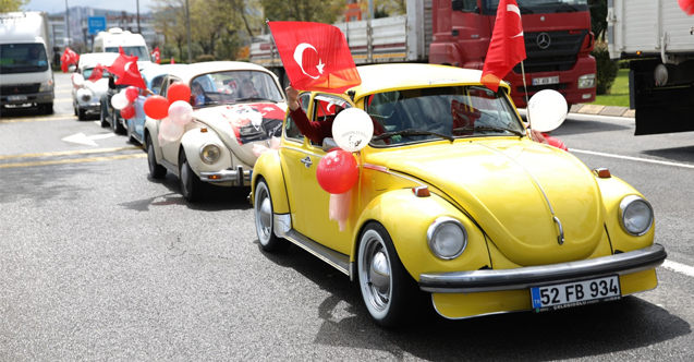 Fatsa Sokaklarında 23 Nisan Konvoyu