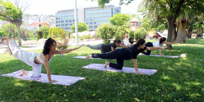Yoga Eğitmeni Esma Bal YOGA Yapmanın Faydalarına Dikkat Çekti