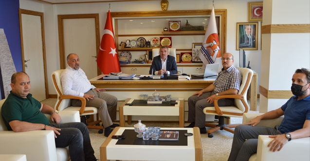 Kasapoğlu, Havza Belediye Başkanı Sebahattin Özdemir’i makamında ziyaret etti.