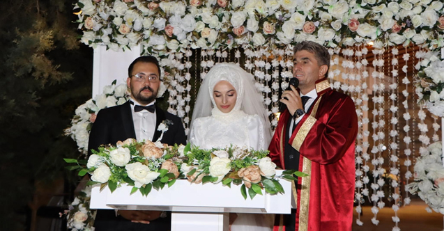 Başkan Tosun'un Kızı Naime Rumeysa ile M. Yaşar Yarenbaşı hayatlarını birleştirdi