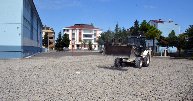 19 Mayıs İlçesinde Halı Saha Çalışmaları Devam Ediyor