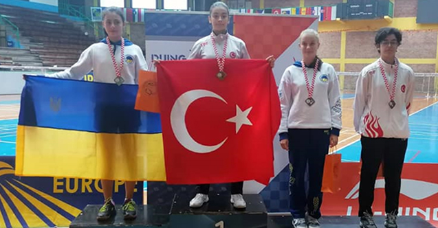 Bafra'da Uluslar Arası 15 Yaş altı Badminton Turnuvası