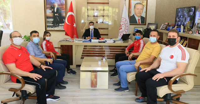 Öztürk, judocular Zilan Ertem ile Mehmet Şahin Ertem'i ödüllendirdi