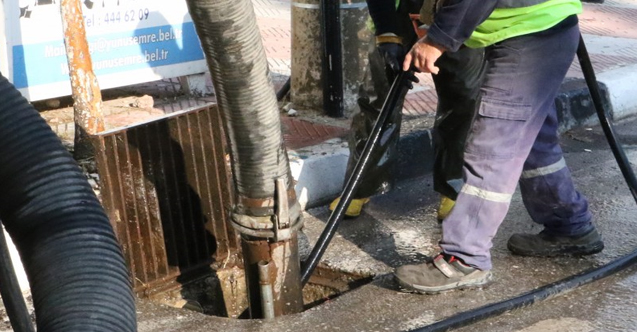 Manisa Merkezde 9 Bin Adet Yağmur Suyu Izgarası Temizlendi